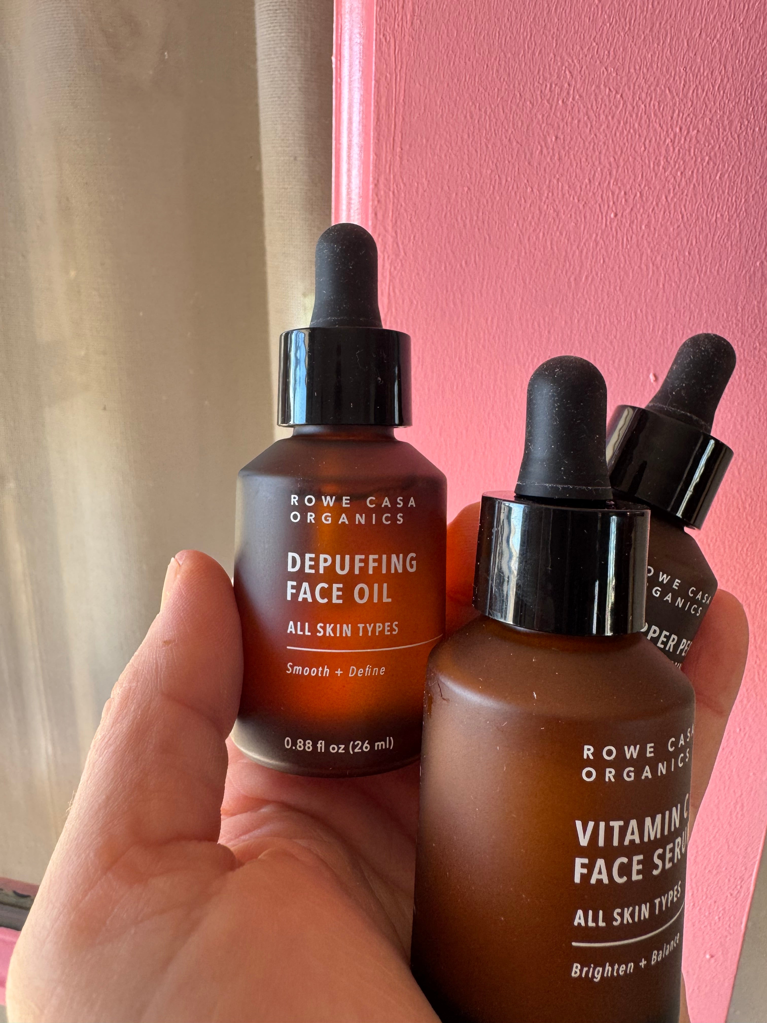 Depuffing face oil