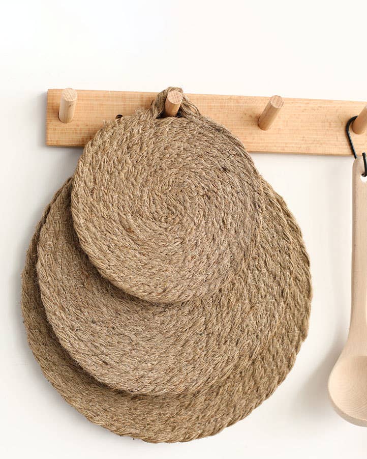 Round Woven Natural Trivets with Handle